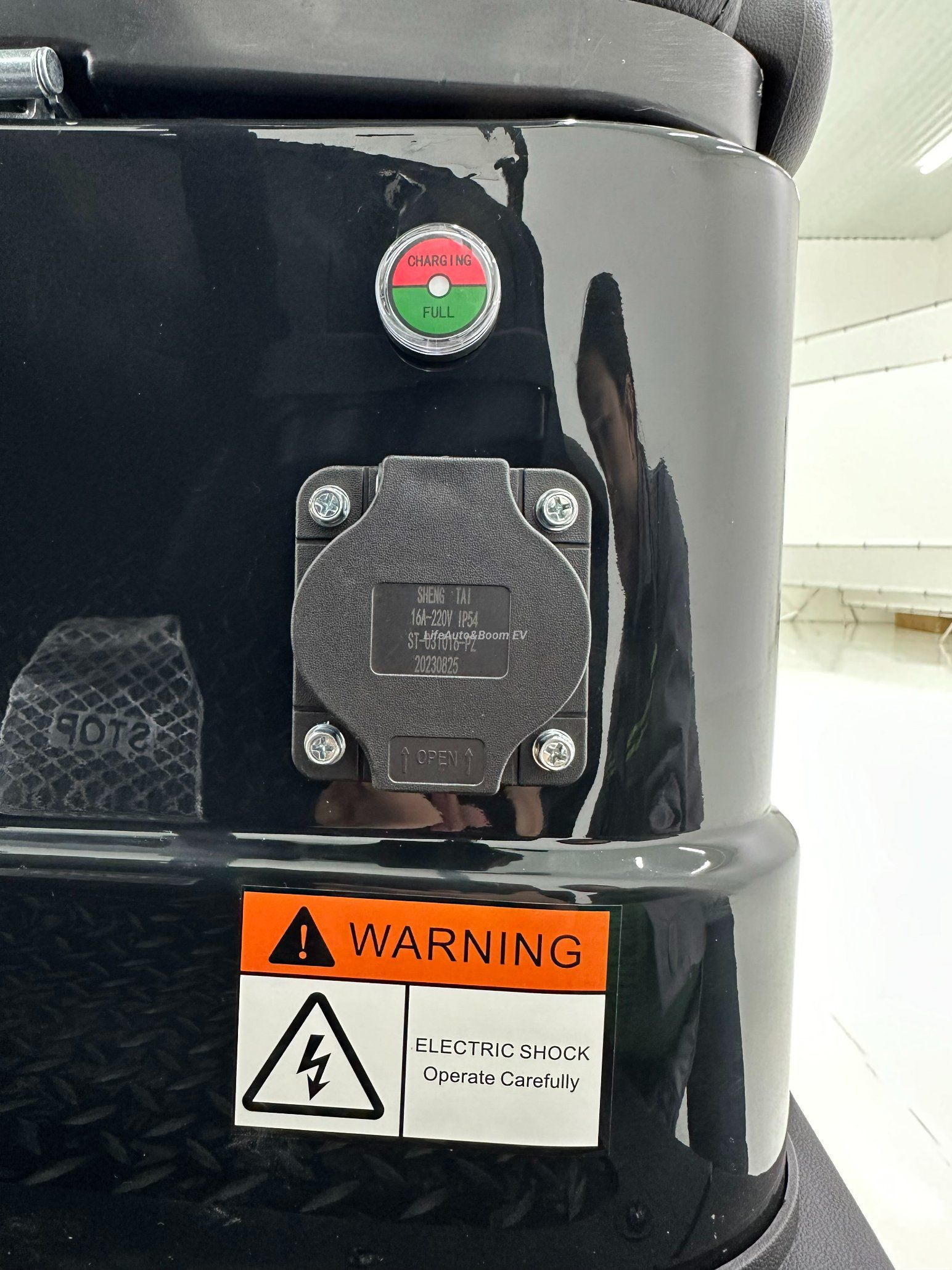 Safe Travelling Strong Frame Golf Cart with Durable Upholstery