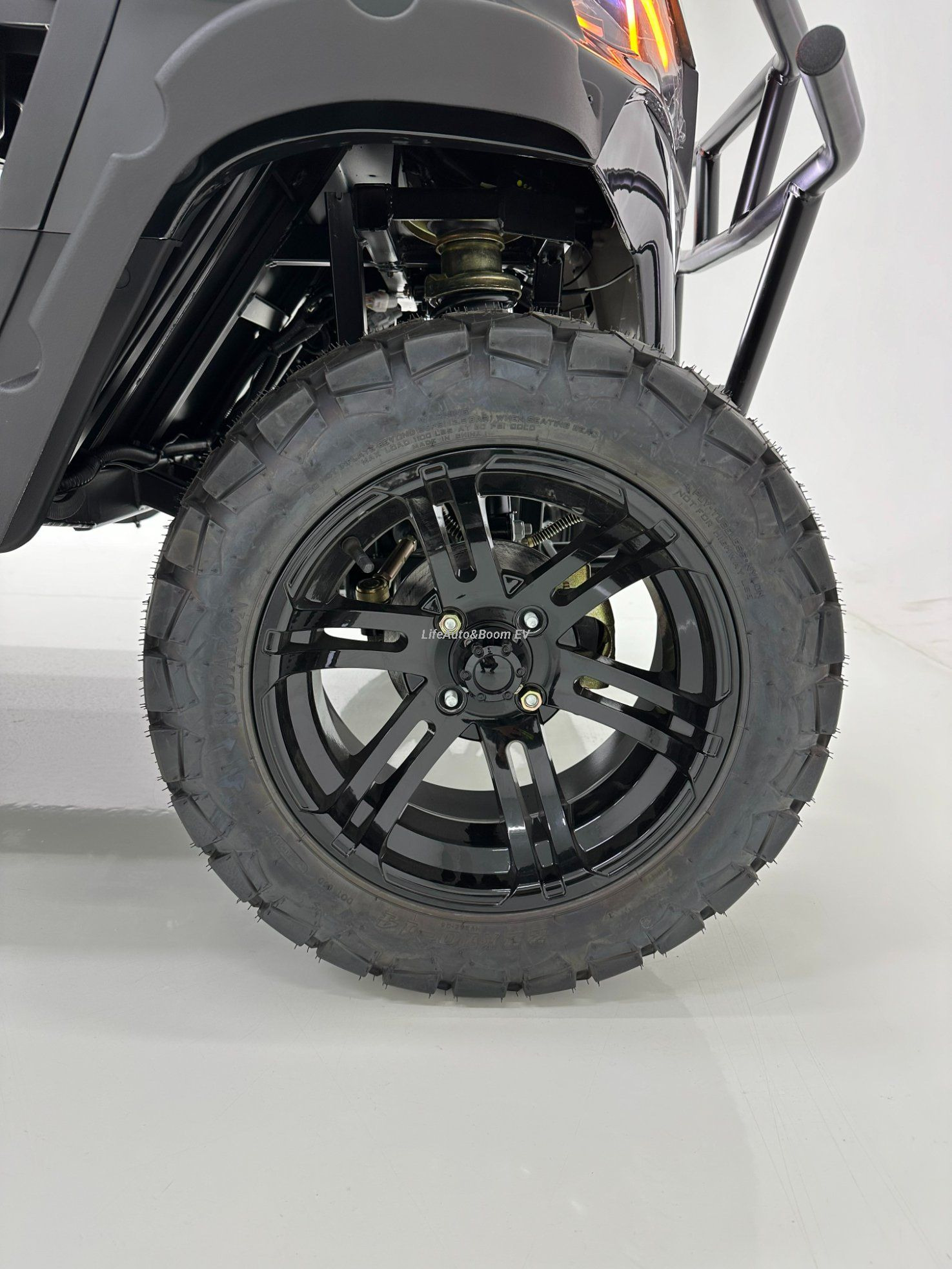 Safe Travelling Strong Frame Golf Cart with Durable Upholstery