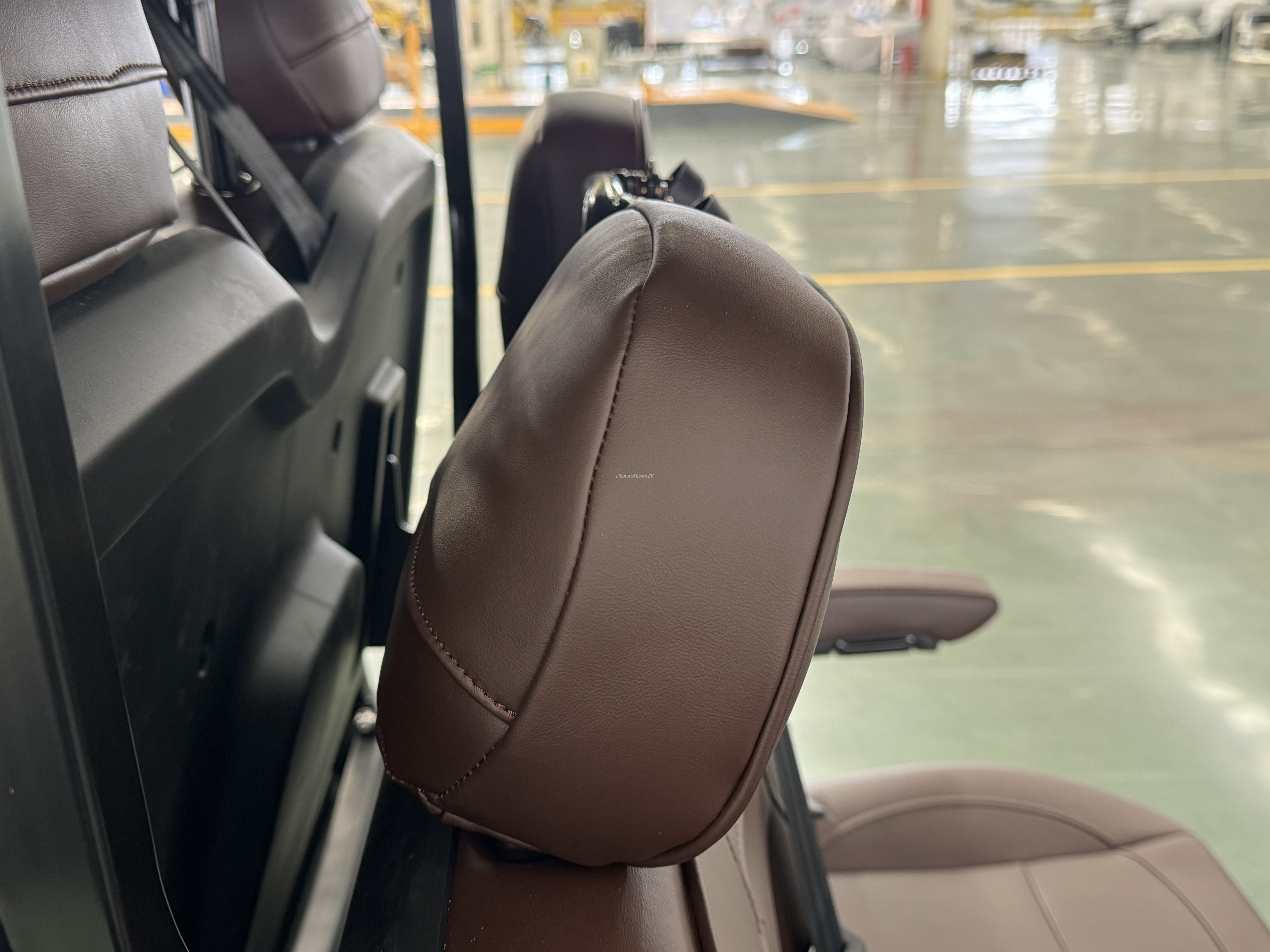 Brown Ergonomic Golf Cart Seat Equipped with Adjustable Armrests And Comfortable Headrest