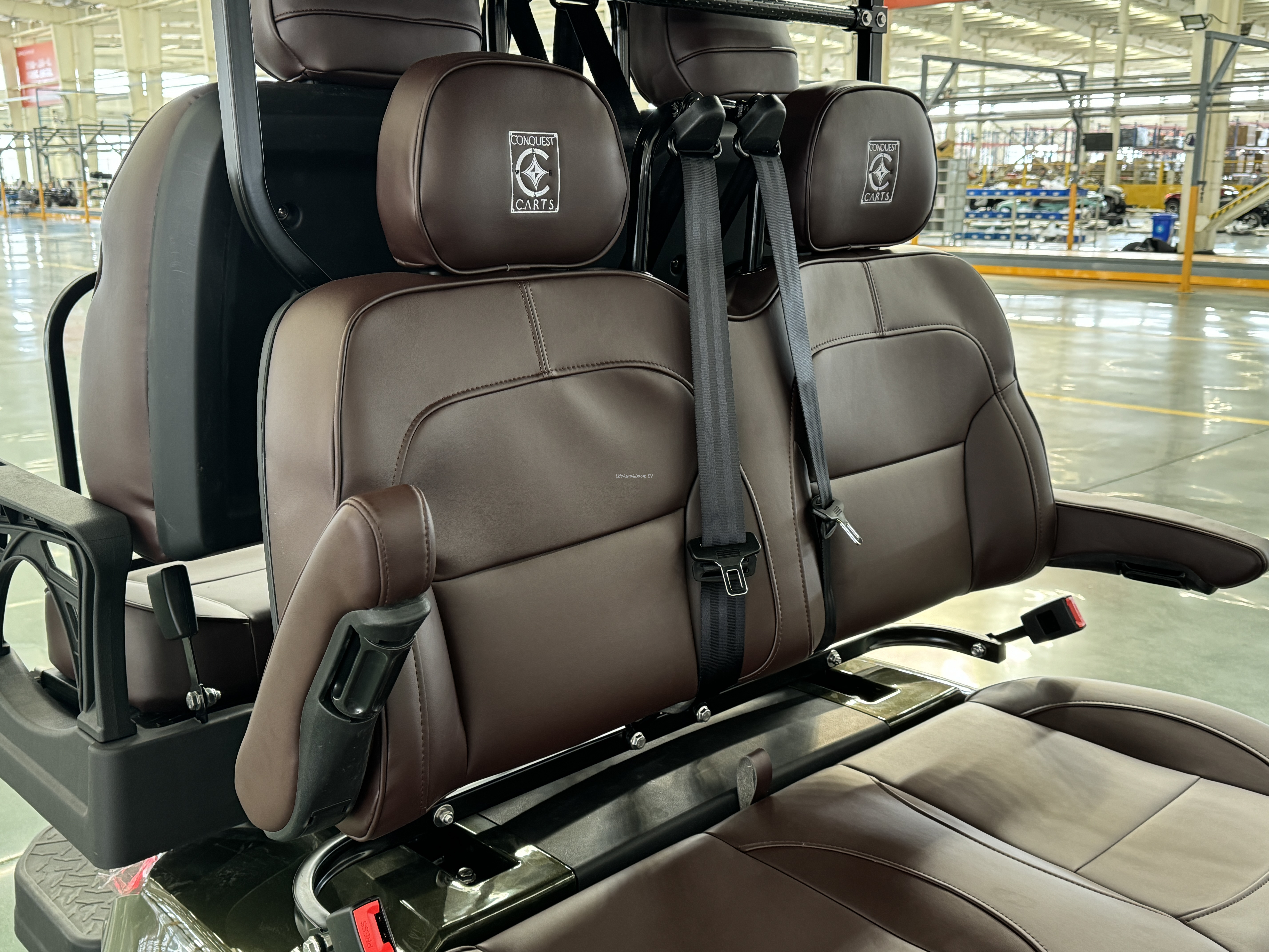 Brown Ergonomic Golf Cart Seat Equipped with Adjustable Armrests And Comfortable Headrest